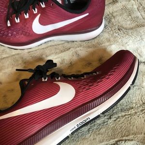 Nike Zoom Pegasus 34 (Women’s 10//Men’s 8.5)